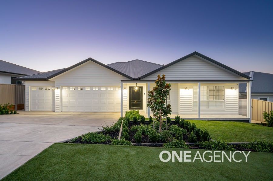 12 BENNELONG CRESCENT, Lloyd NSW 2650 | Domain
