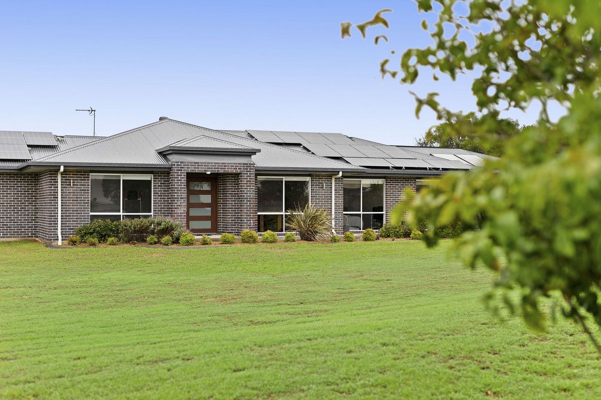 36 Hilltop Drive, Gowrie Junction QLD 4352