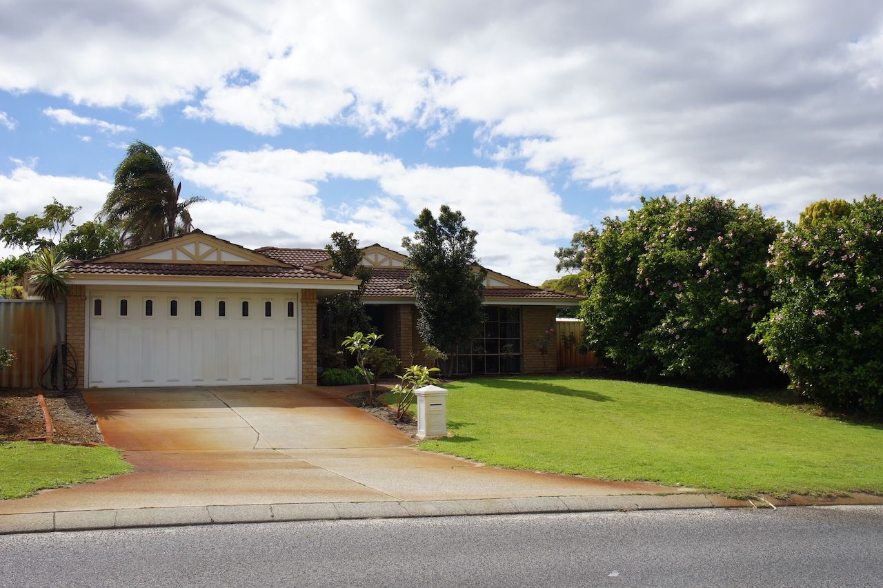 4 bedrooms House in 127 Camarino Drive WOODVALE WA, 6026