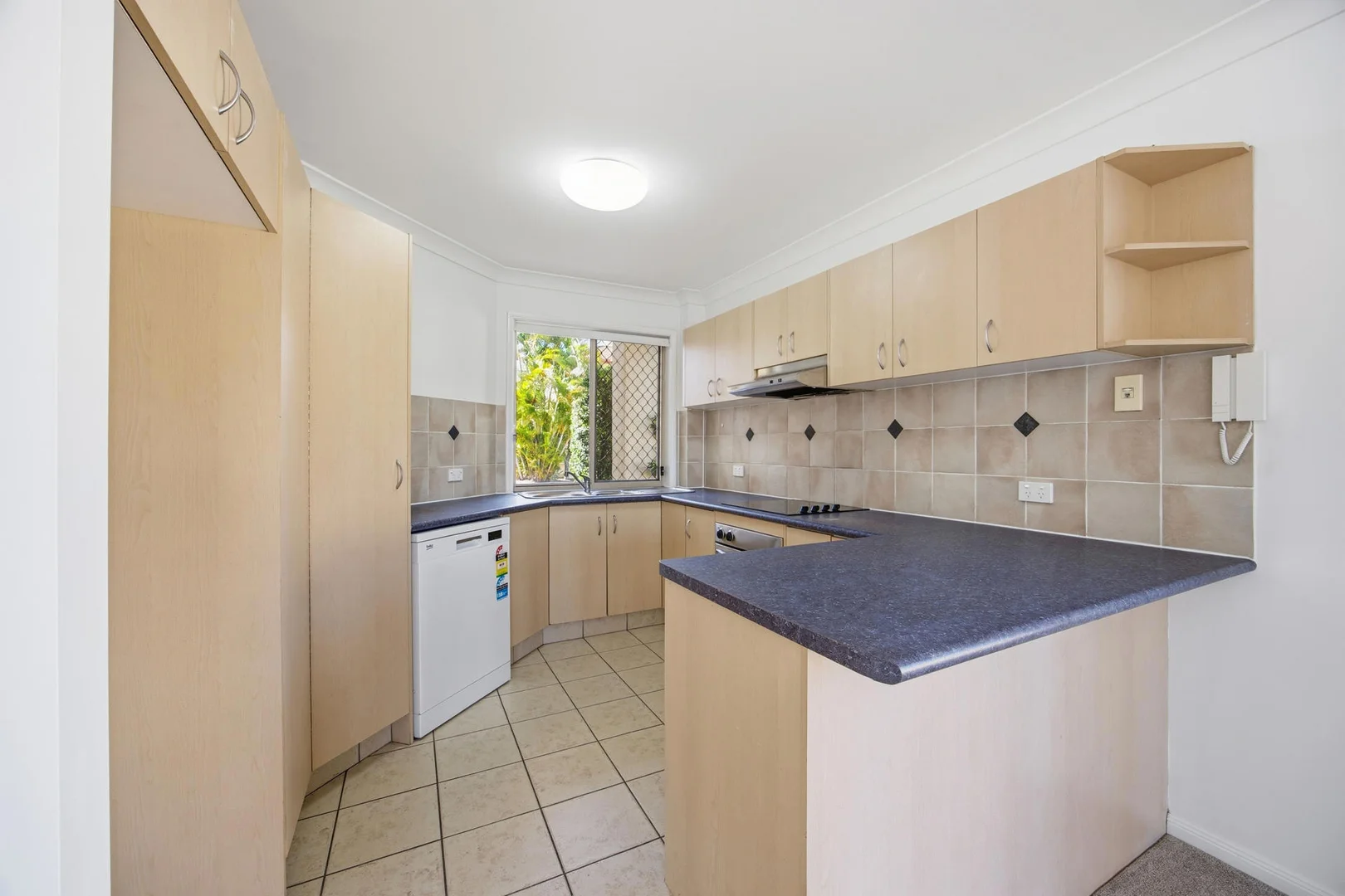 Additional image 2 of 11/96 Pohlman Street, Southport QLD 4215