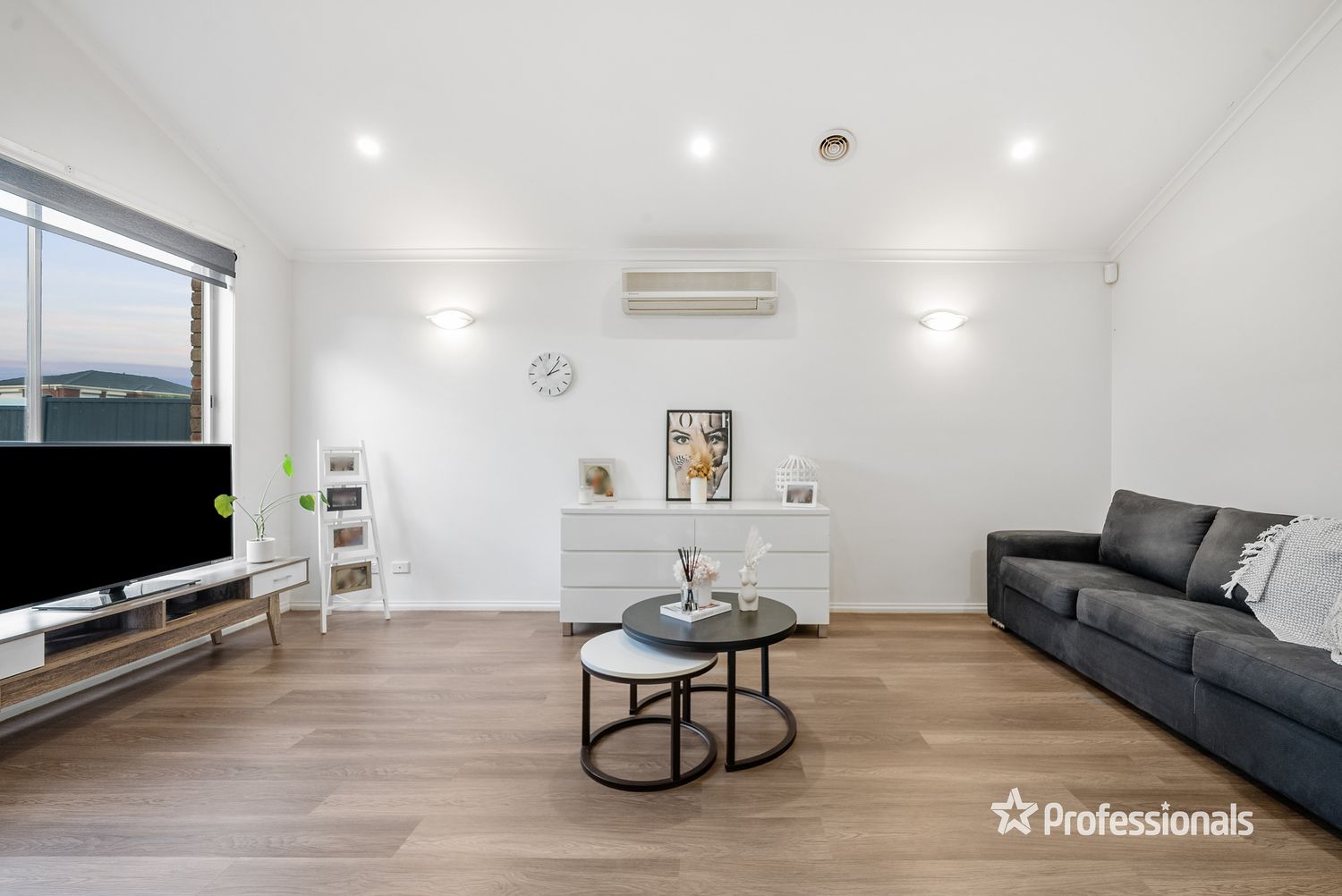 7 Stringybark Court, Hillside VIC 3037, Image 2