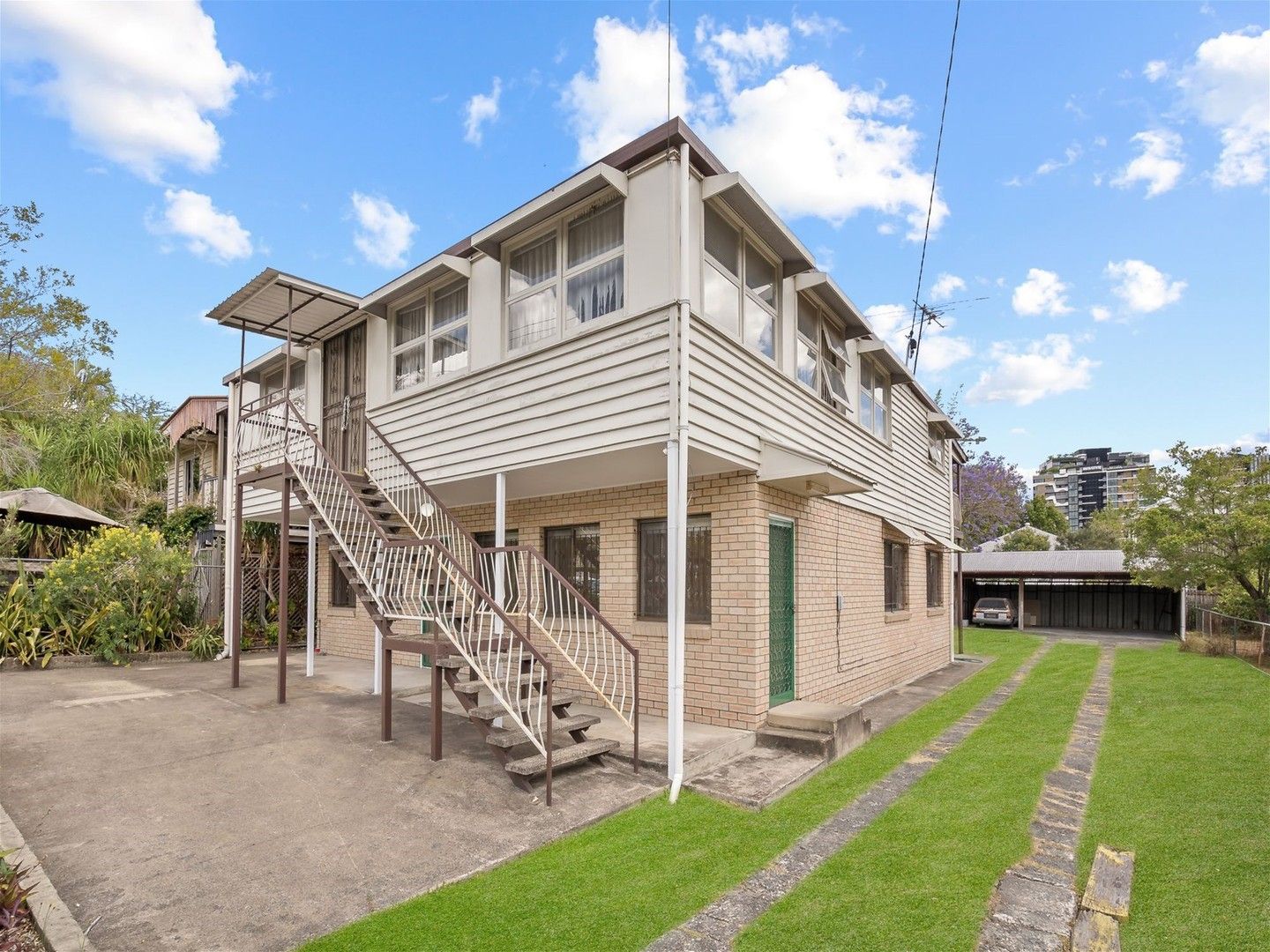 3 bedrooms House in 15 Leamington Street WOOLLOONGABBA QLD, 4102