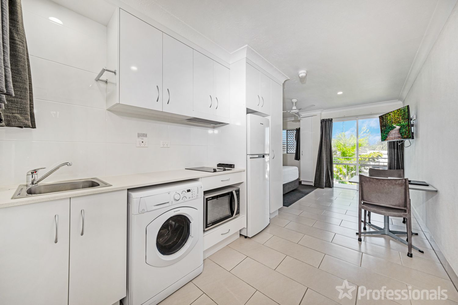 17/18-20 Hill Street, Emu Park QLD 4710, Image 2