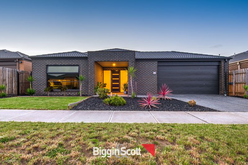 8 Shelby Street, Cranbourne East VIC 3977