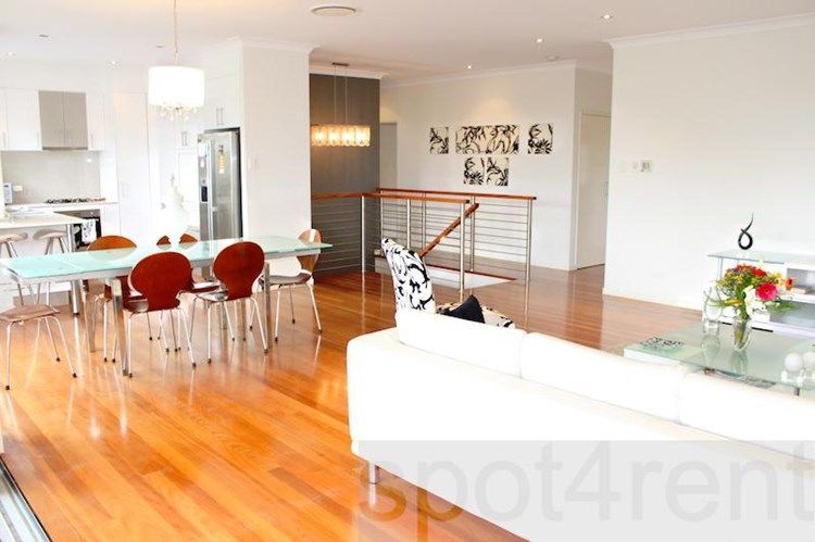 5 bedrooms House in 32 South St NEWMARKET QLD, 4051