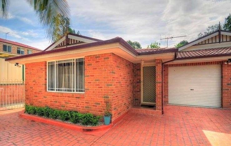 2 bedrooms Villa in 9A Carinya Road GIRRAWEEN NSW, 2145