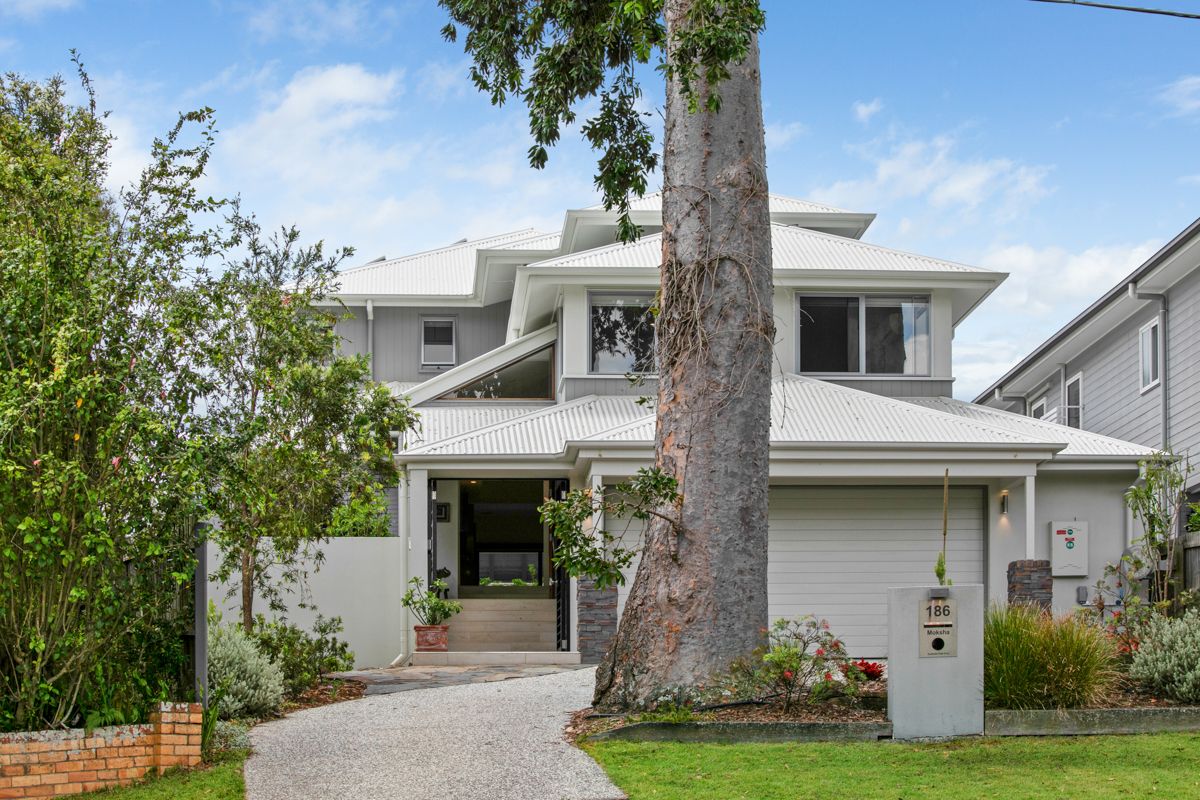 5 bedrooms House in 186 Cliveden Avenue CORINDA QLD, 4075