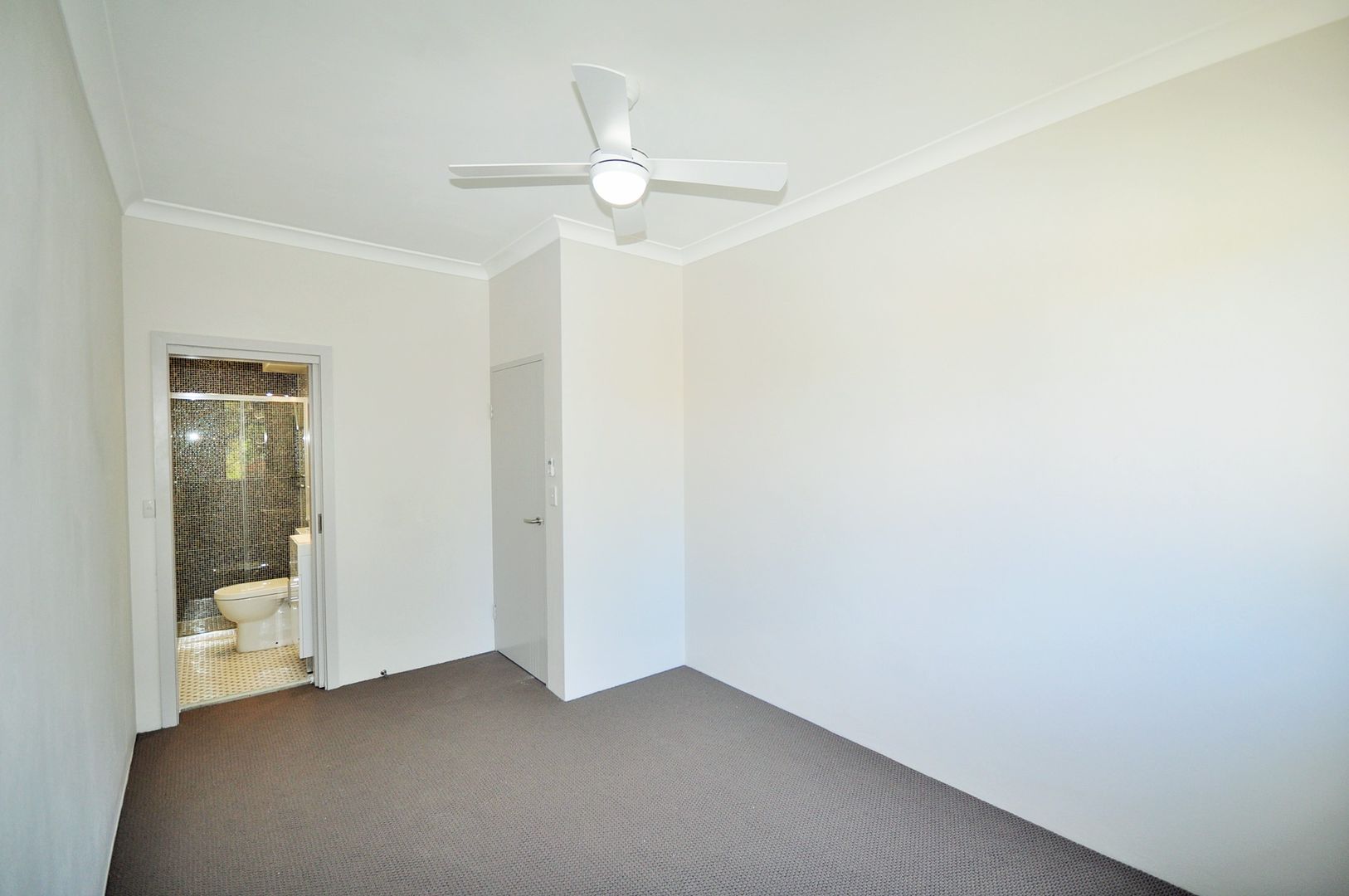 5/23 Willison Road, Carlton NSW 2218, Image 2