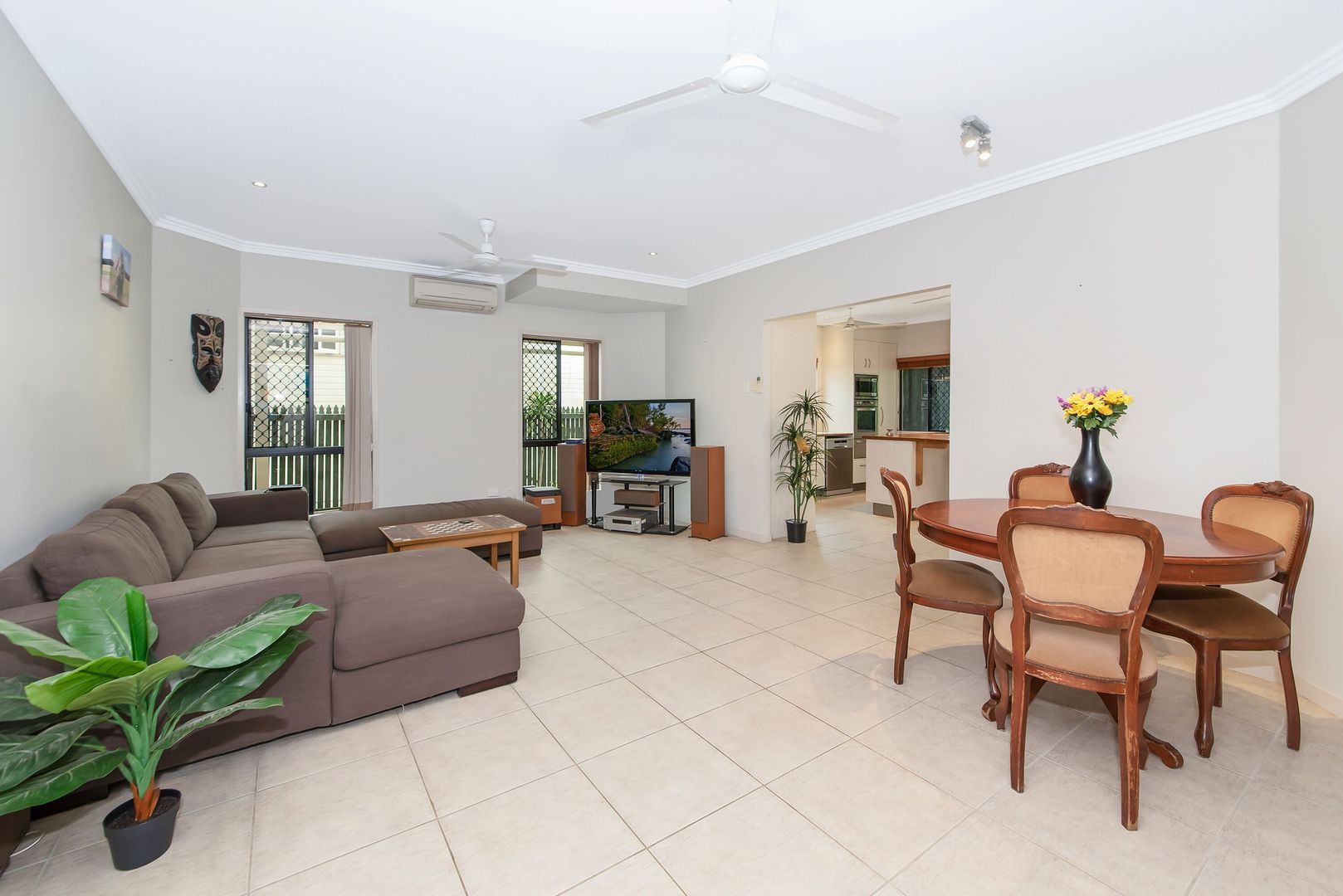 14 Edwards Street, West End QLD 4810, Image 2