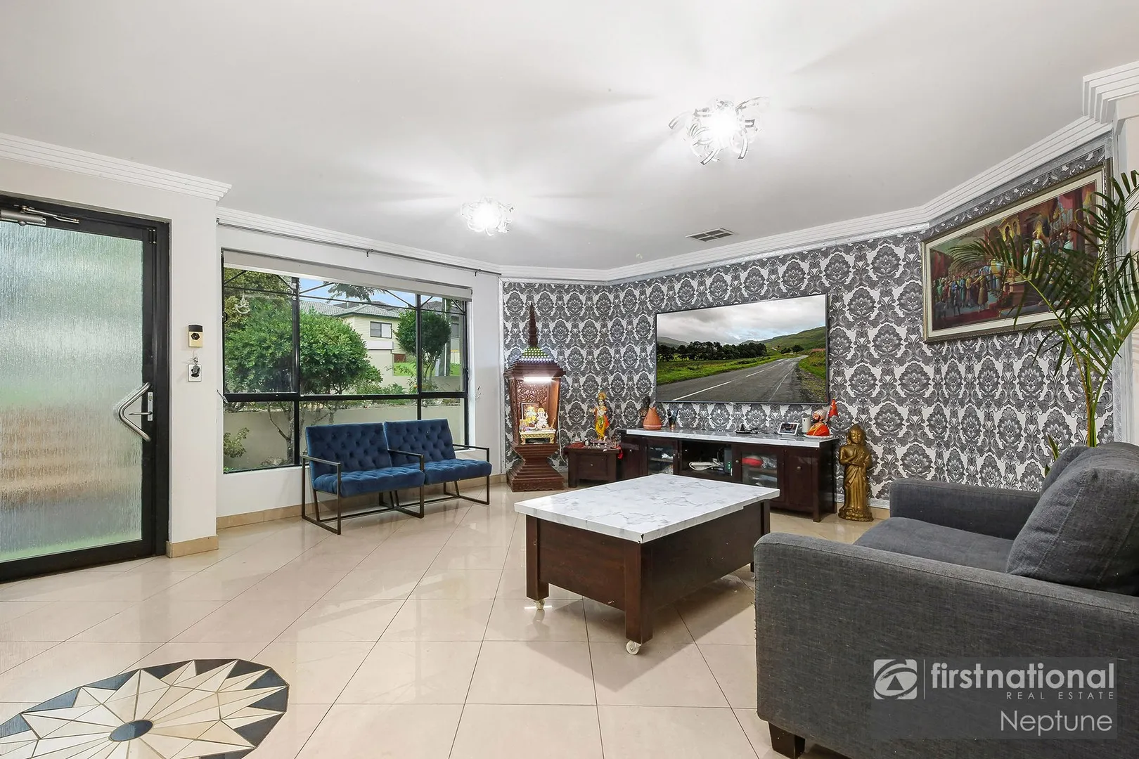 NO STRATA, NORTH-FACING SOLID DOUBLE-BRICK DUPLEX WITH CONCRETE SLABS ON GROUND AND FIRST FLOOR - QUALITY PROPERTY! – pohled 2