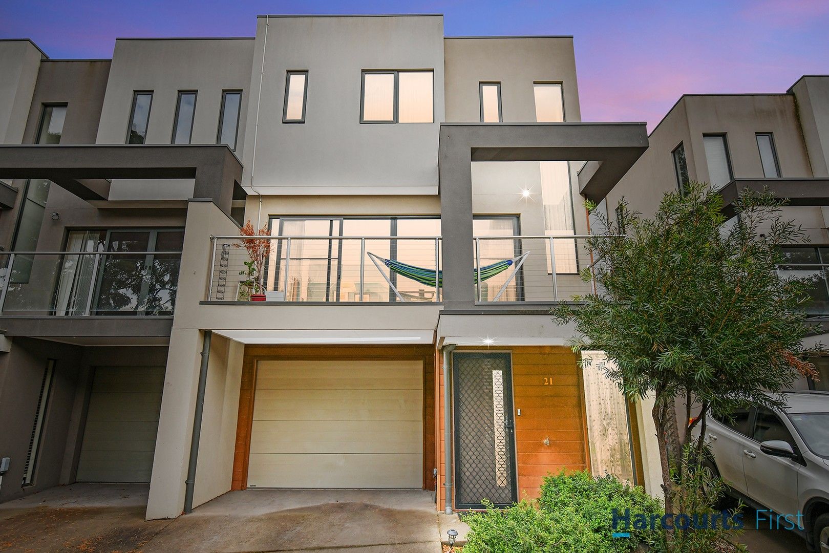 4 bedrooms Townhouse in 21 Old School Road NOTTING HILL VIC, 3168