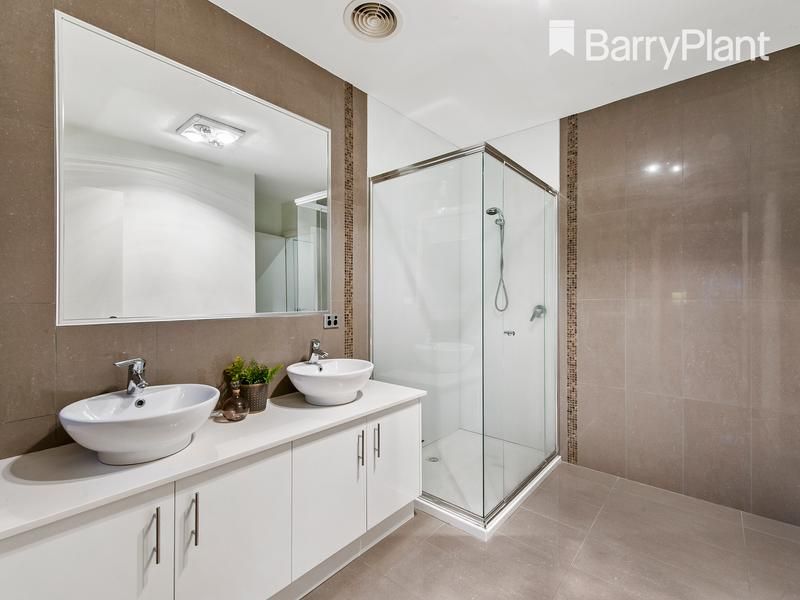 11 Blue Jay Crescent, Tarneit VIC 3029, Image 2