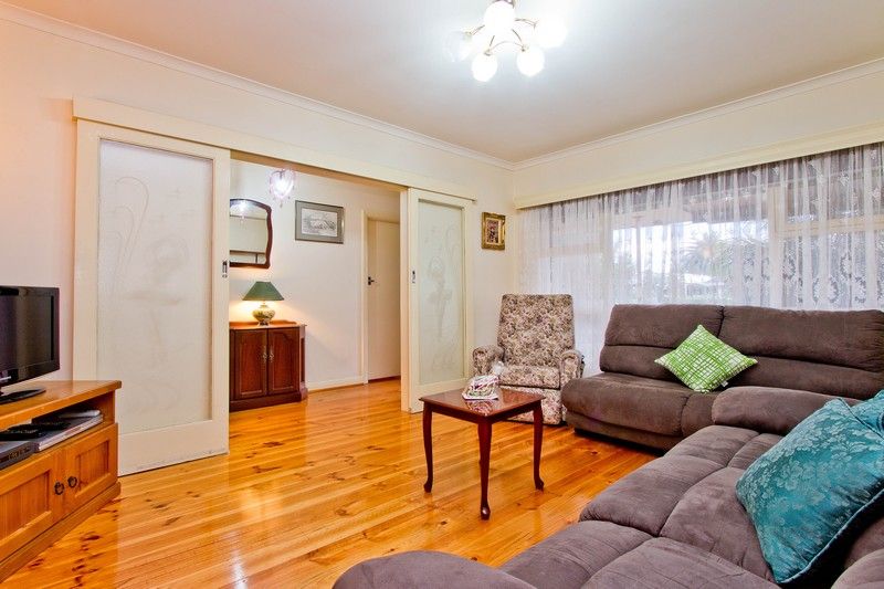 18 Brentwood Road, Flinders Park SA 5025, Image 2