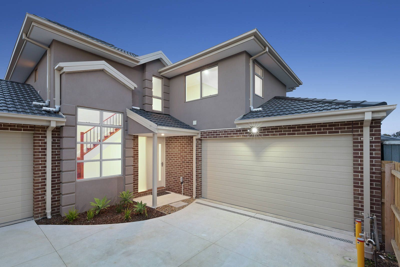 4 bedrooms Townhouse in 2/27 Crocus Crescent GLEN WAVERLEY VIC, 3150