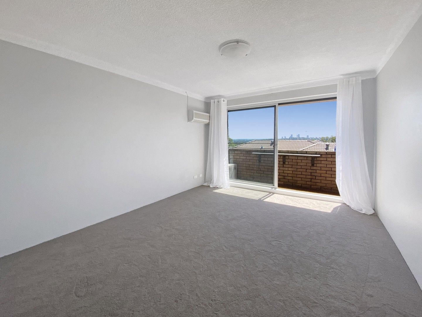 2 bedrooms Apartment / Unit / Flat in 42/27 Meadow Crescent MEADOWBANK NSW, 2114