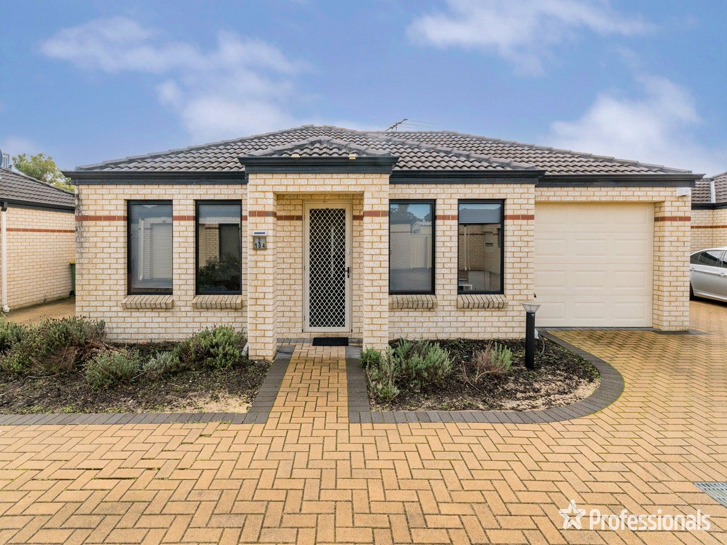 2/104 Westfield Road, Kelmscott WA 6111, Image 0