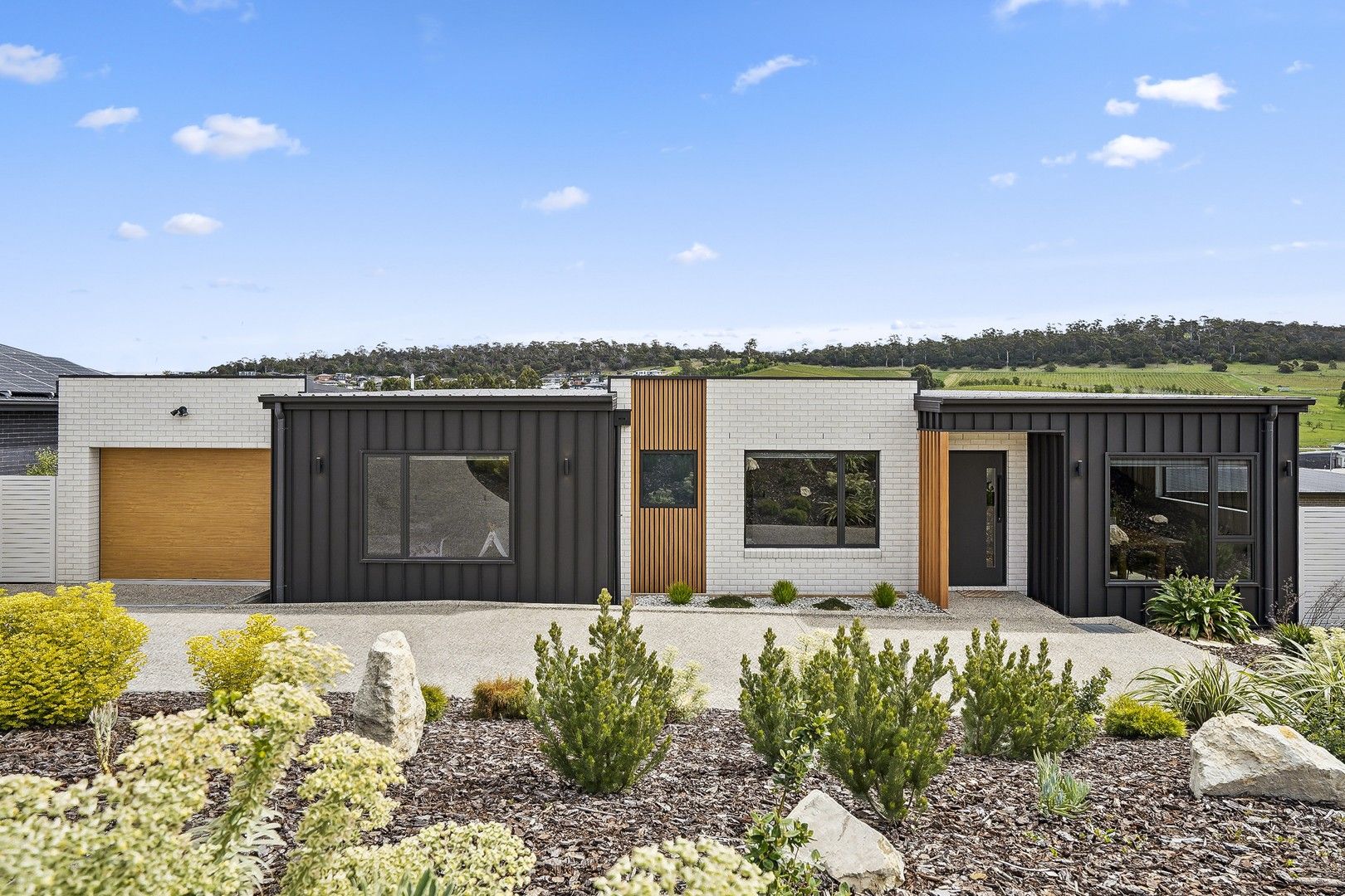 4 bedrooms House in 5 Matilda Crescent ROKEBY TAS, 7019