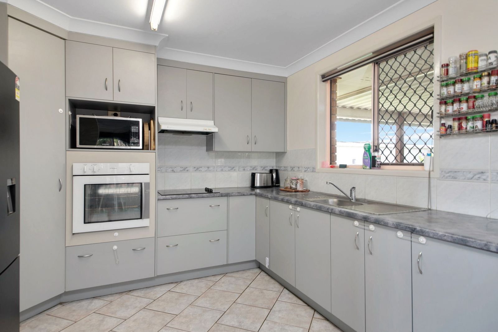 2 Charles Crescent, Gracemere QLD 4702, Image 1