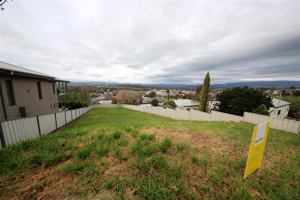 2B Burbury Mews, Tumut NSW 2720, Image 2