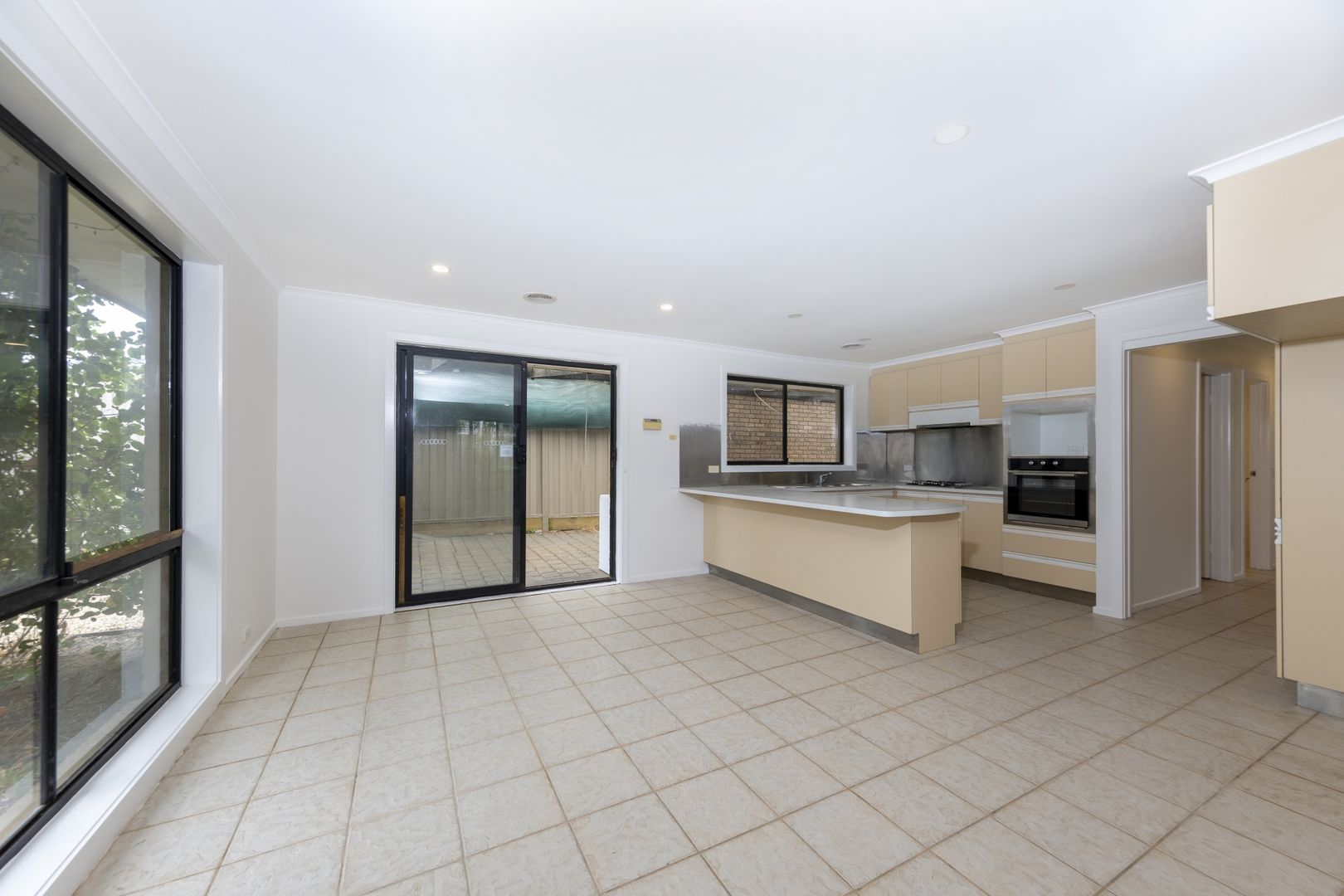 34 Hotham Crescent, Hoppers Crossing VIC 3029, Image 2