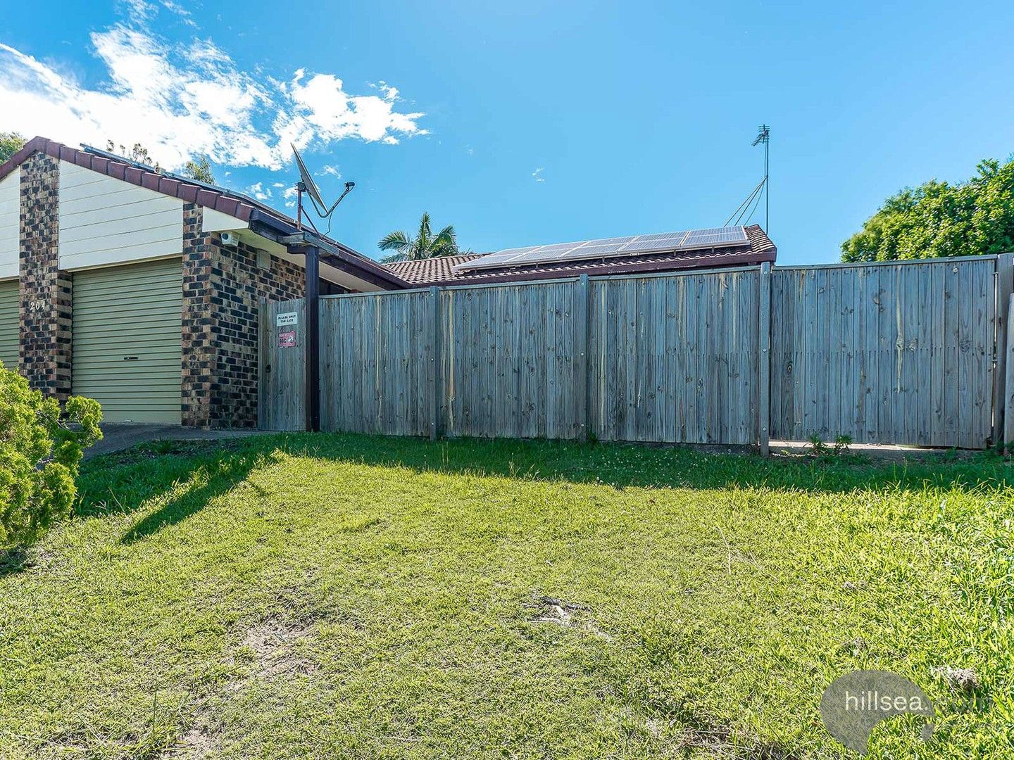 2 bedrooms Duplex in 1/204 Olsen Avenue ARUNDEL QLD, 4214
