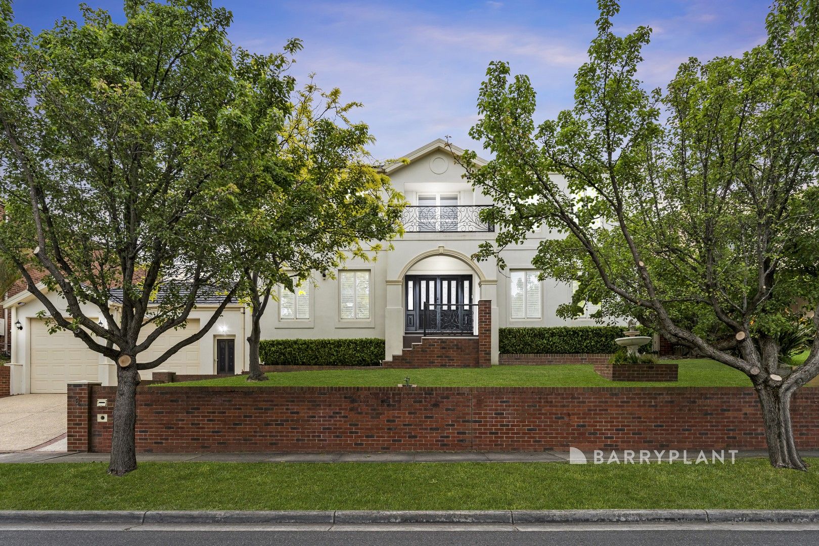 5 bedrooms House in 6 Valda Close BERWICK VIC, 3806