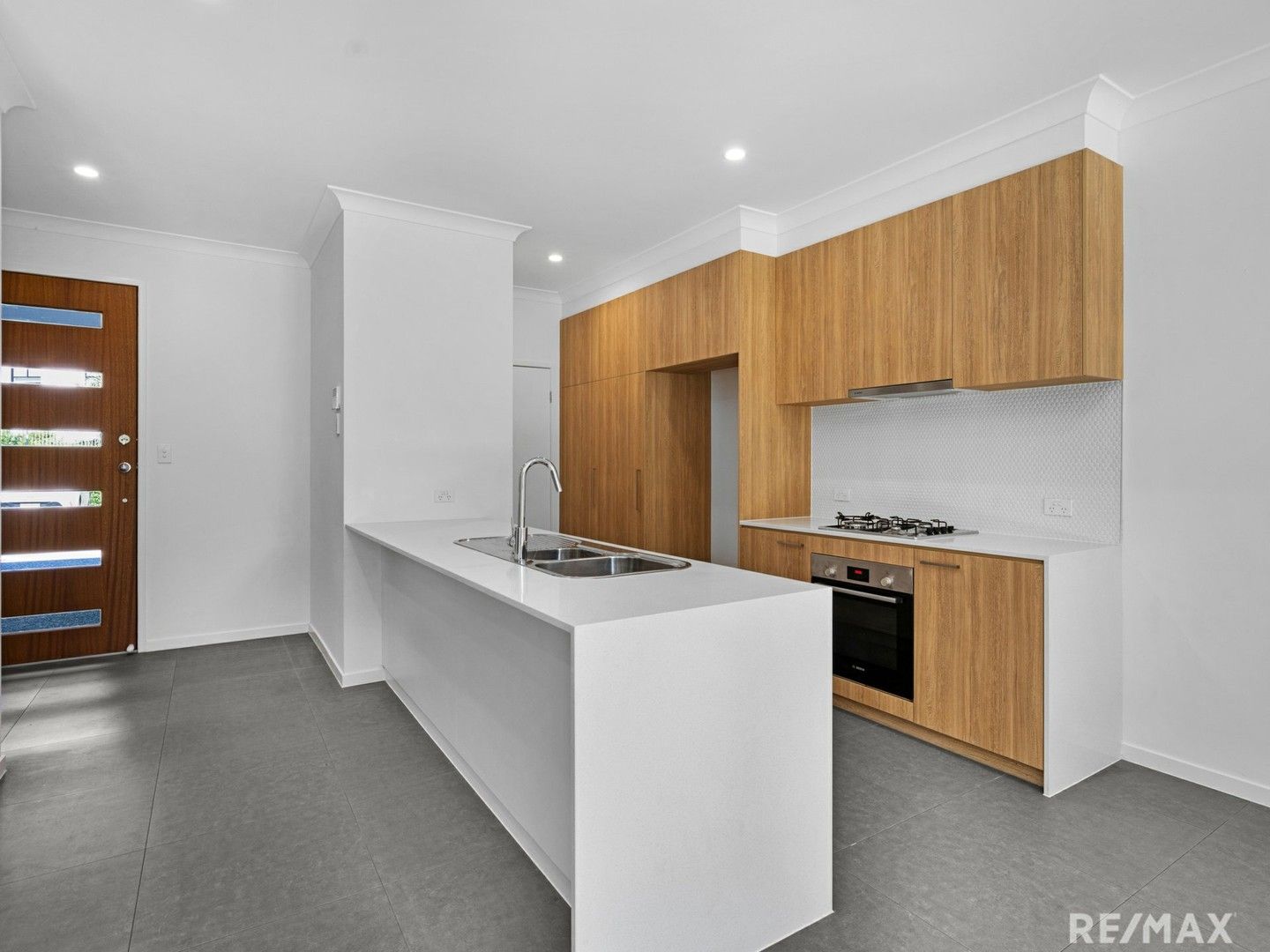 4 bedrooms Townhouse in 21/28 Bonogin Road MUDGEERABA QLD, 4213