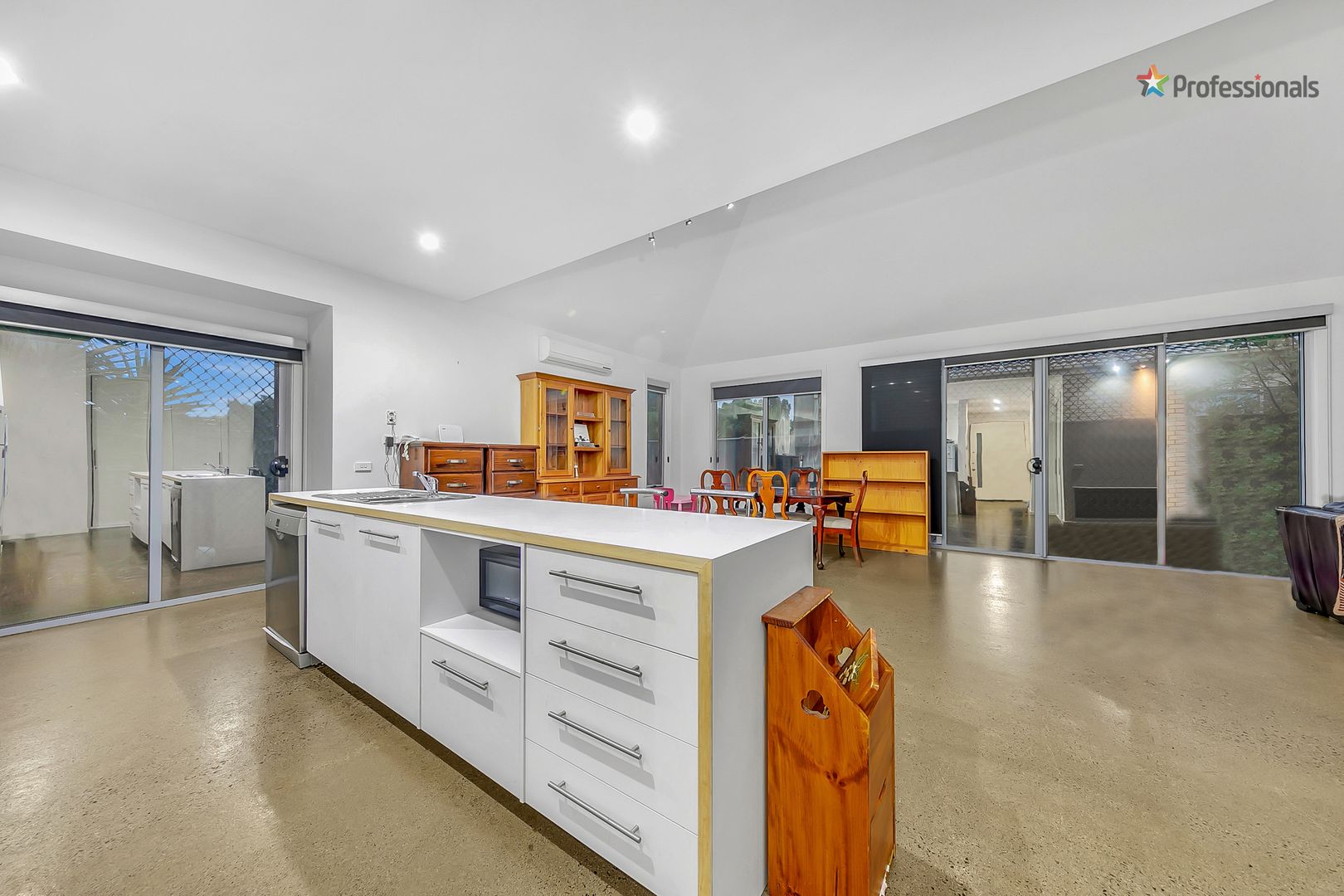 1/25 Cassan Way, Caroline Springs VIC 3023, Image 1