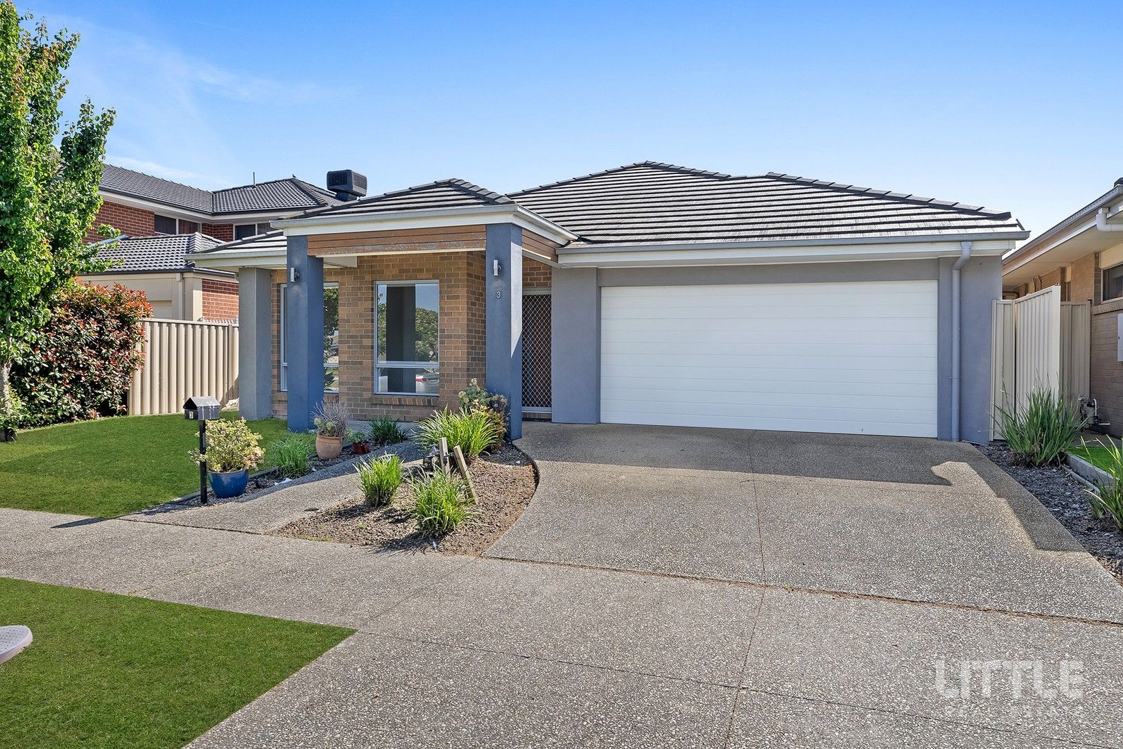 4 bedrooms House in 3 Pashanger Court PAKENHAM VIC, 3810