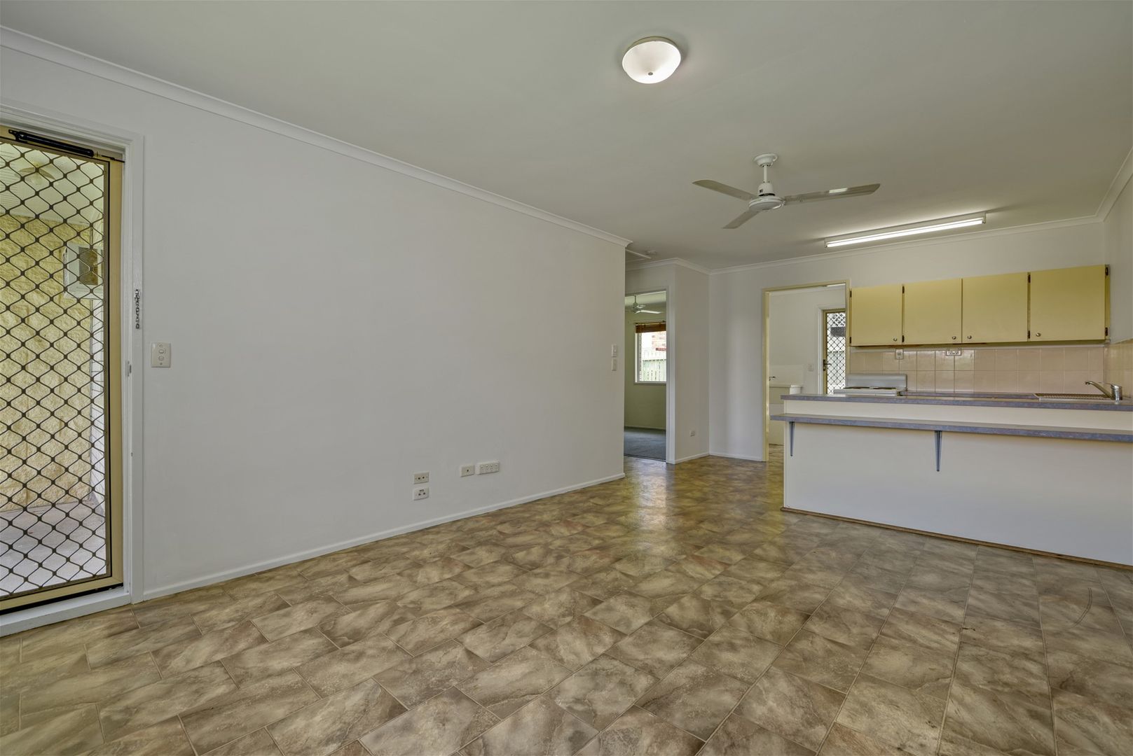 1/40 Marten Street, South Gladstone QLD 4680, Image 2