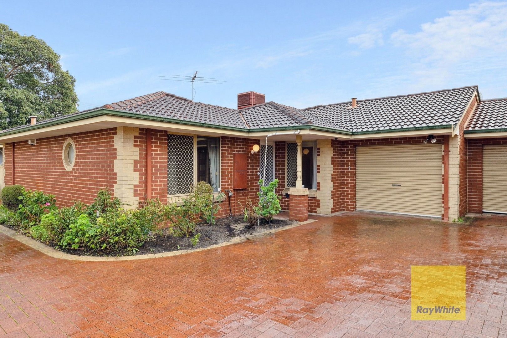 3 bedrooms House in 2/66 Moulden Avenue YOKINE WA, 6060