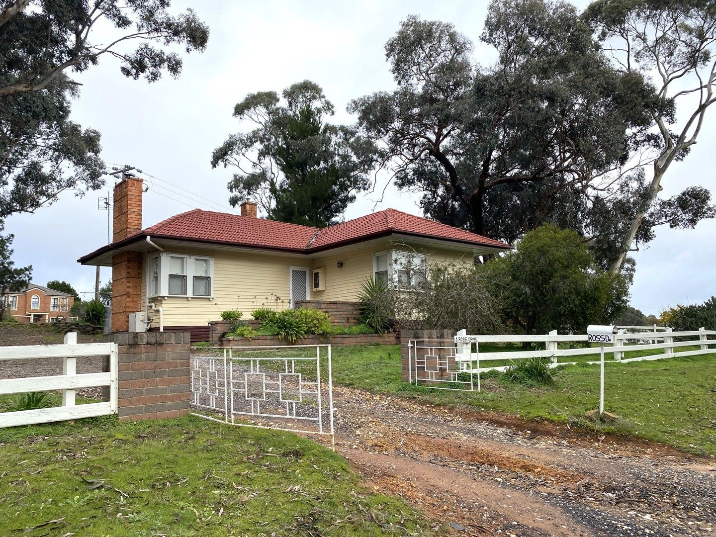 2 bedrooms House in 1 Ross Drive CASTLEMAINE VIC, 3450
