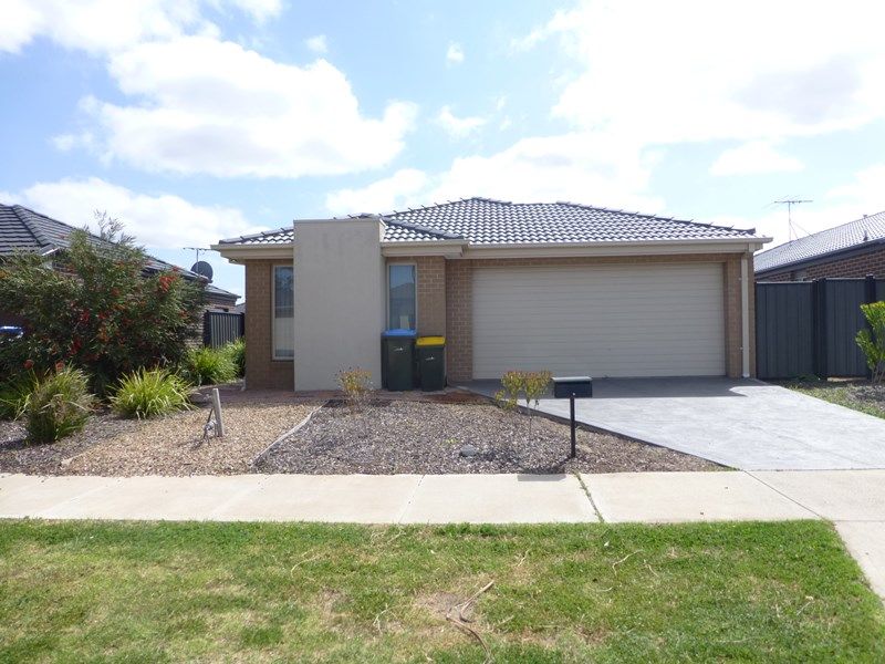 4 bedrooms House in 32 Brookwood Street TARNEIT VIC, 3029