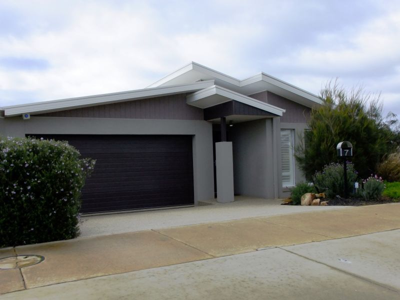 7 Dunes Road, Cowes VIC 3922