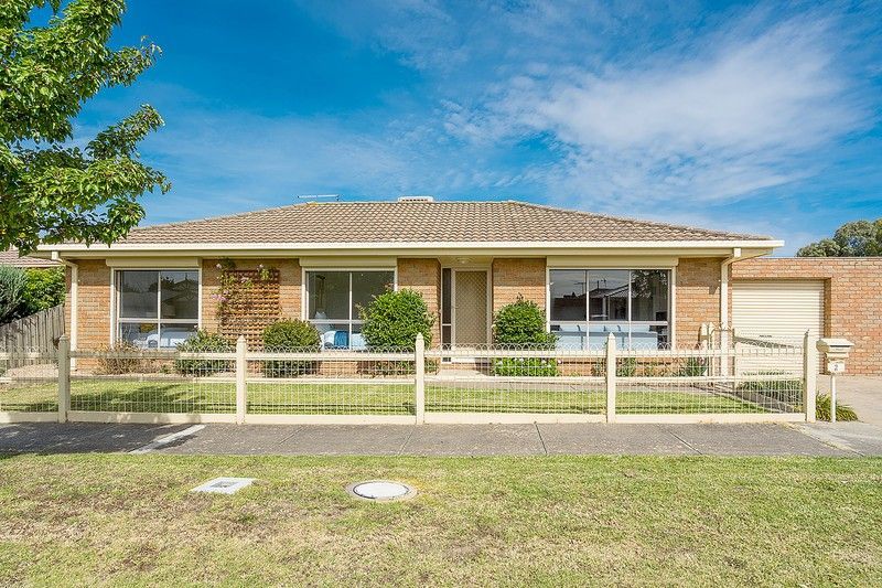 3 bedrooms House in 2 Surrey Court CRAIGIEBURN VIC, 3064