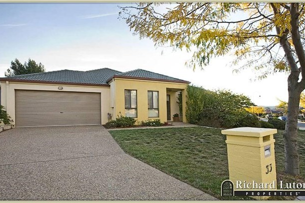 33 Hollingsworth Street, Gungahlin ACT 2912