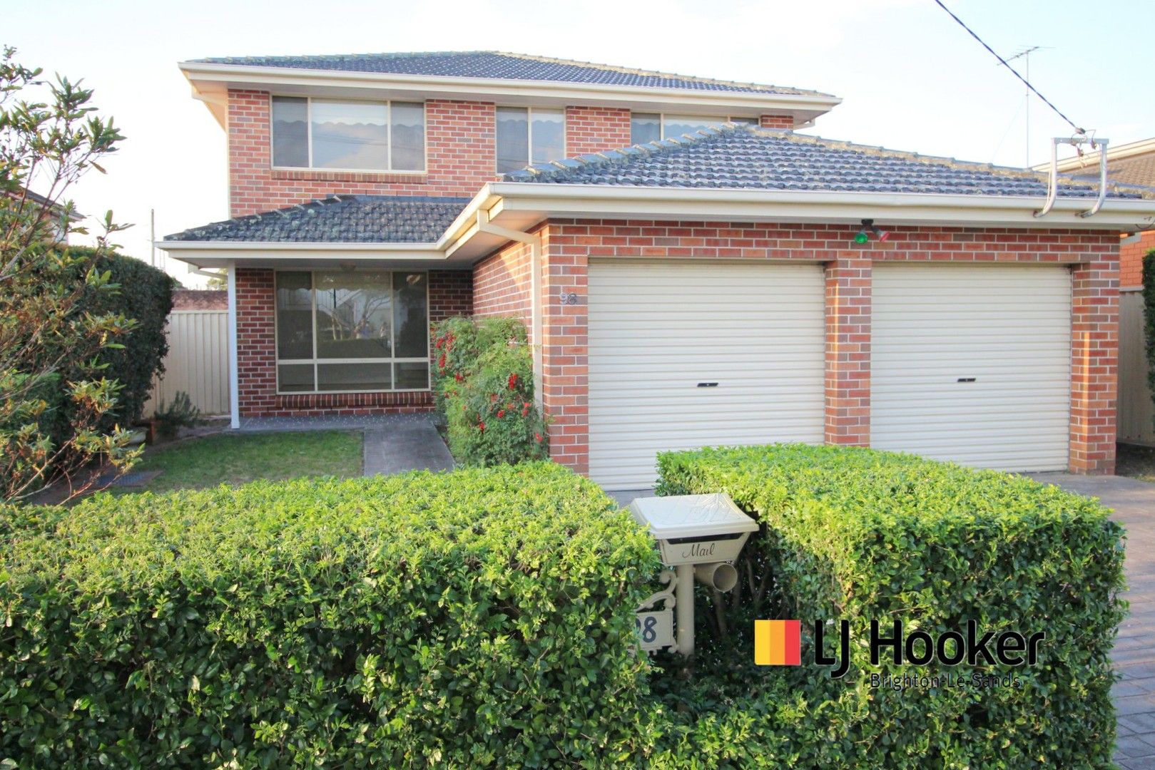 4 bedrooms House in 98 Russell Avenue DOLLS POINT NSW, 2219