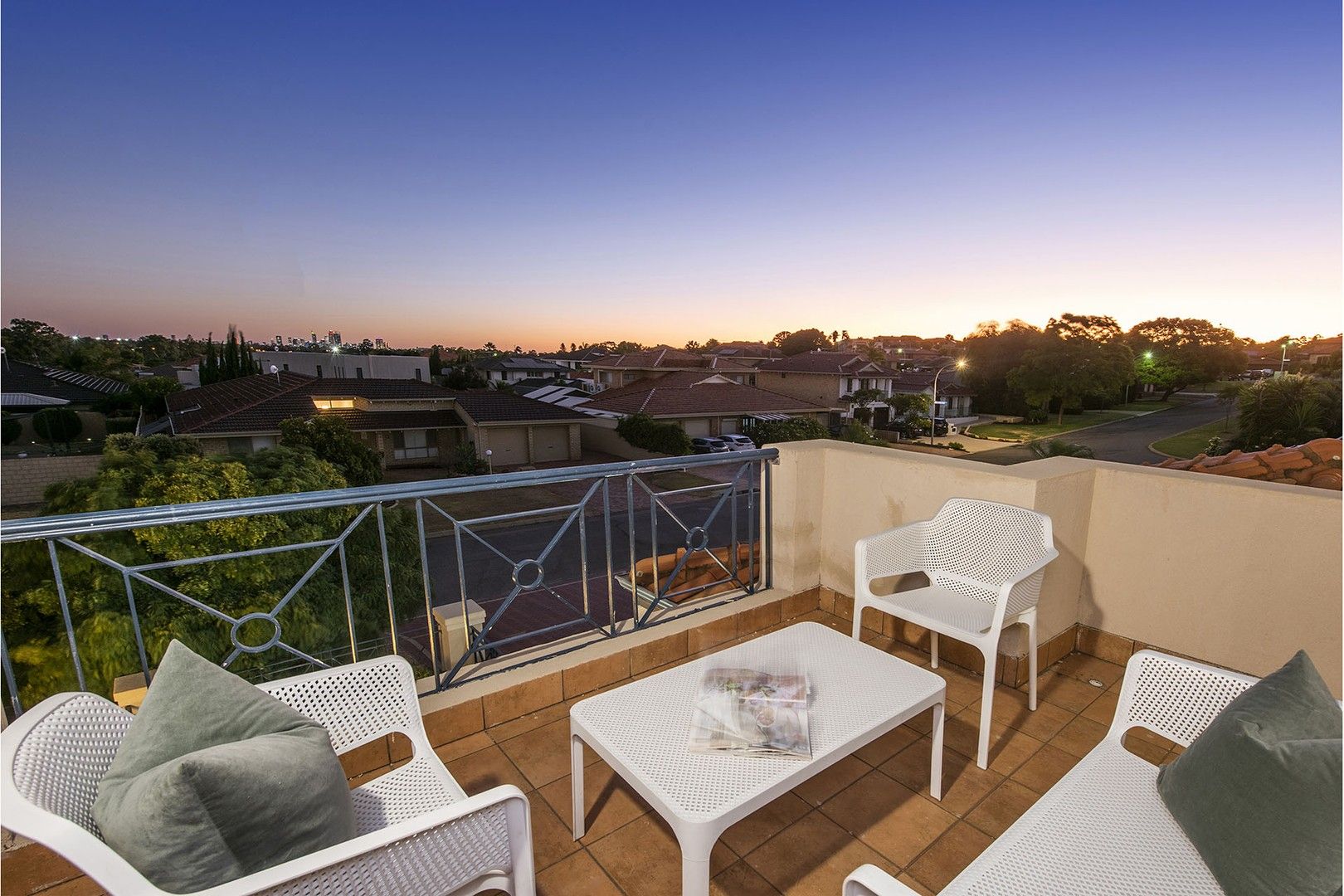5 bedrooms House in 11 Ballart Way DIANELLA WA, 6059