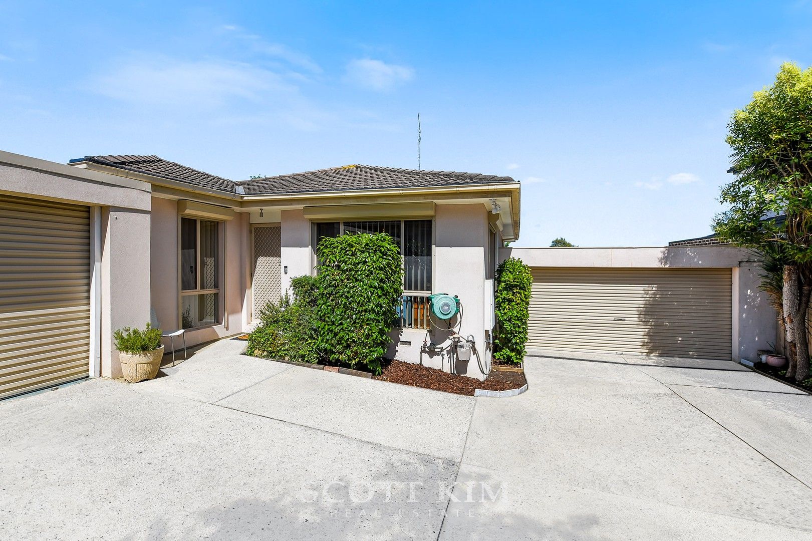 3 bedrooms Apartment / Unit / Flat in 2/13 Milloo Crescent MOUNT WAVERLEY VIC, 3149