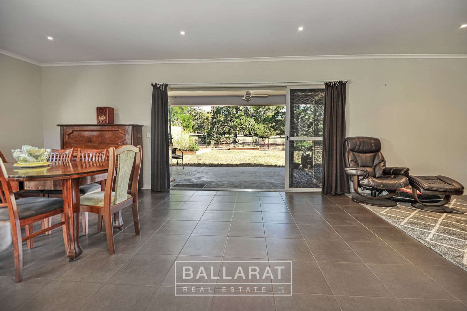 299 Gladstone Street, Maryborough VIC 3465, Image 2