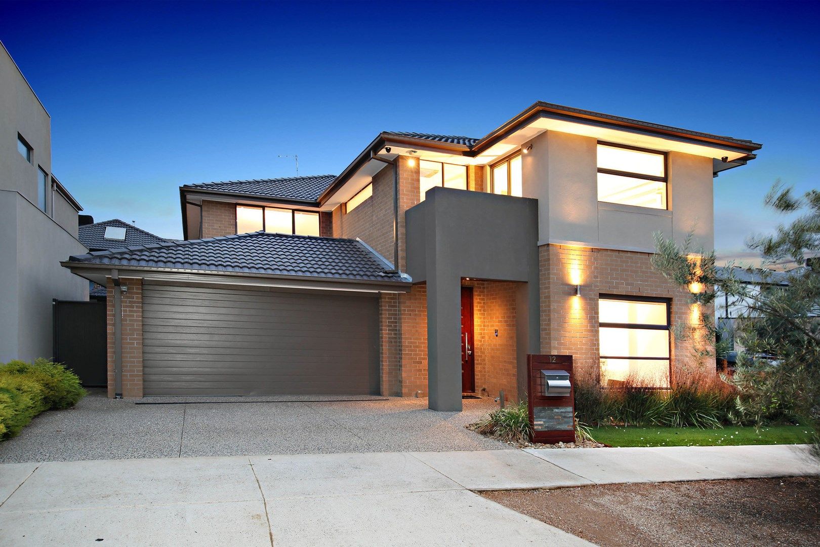5 bedrooms House in 12 Marine Parade CAROLINE SPRINGS VIC, 3023