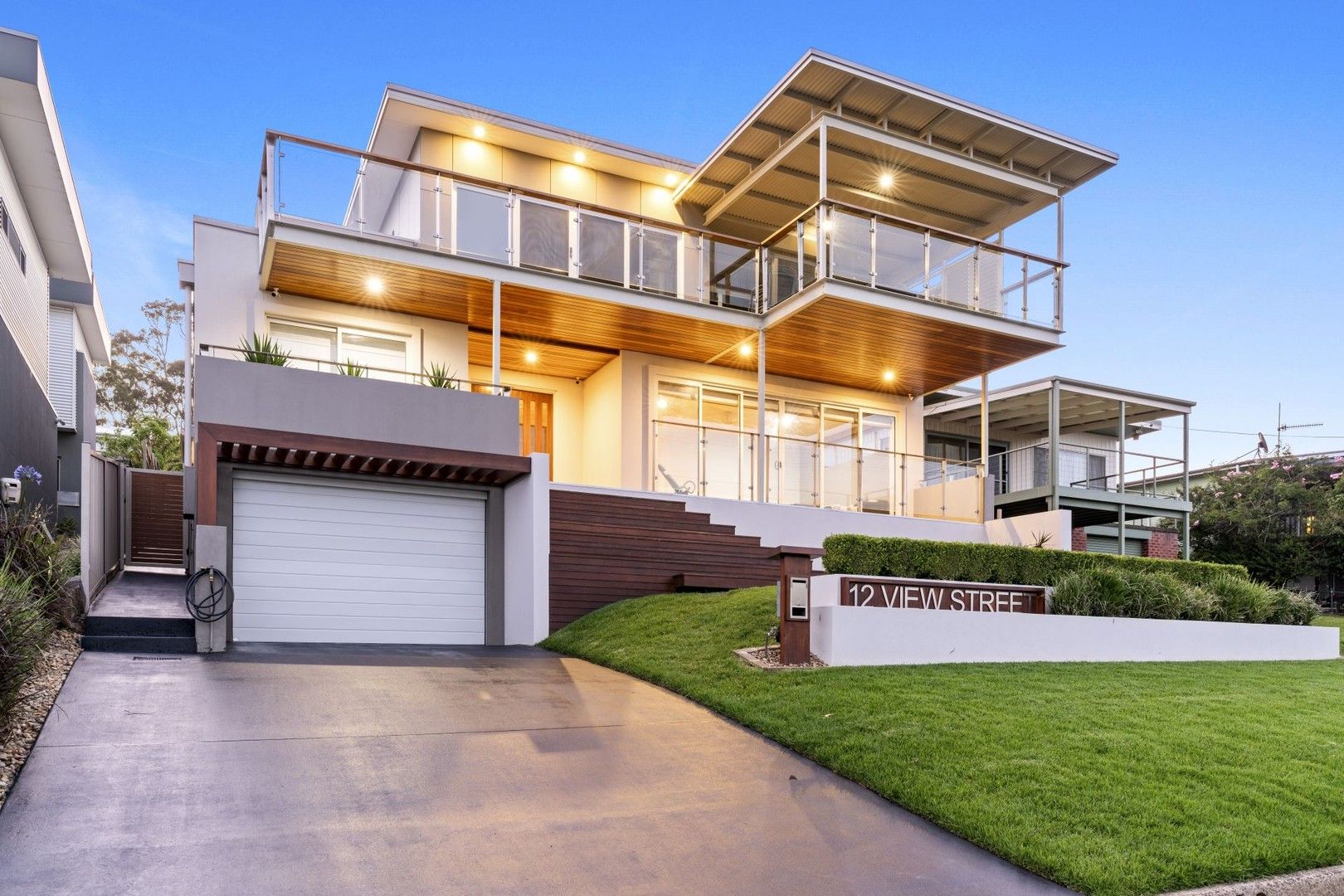 5 bedrooms House in 12 View Street BATEHAVEN NSW, 2536