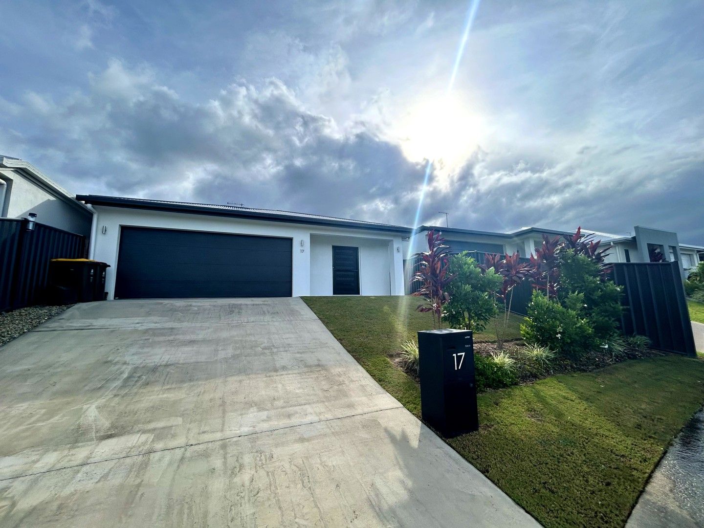 3 bedrooms House in 17 Saltwater Circuit TRINITY BEACH QLD, 4879