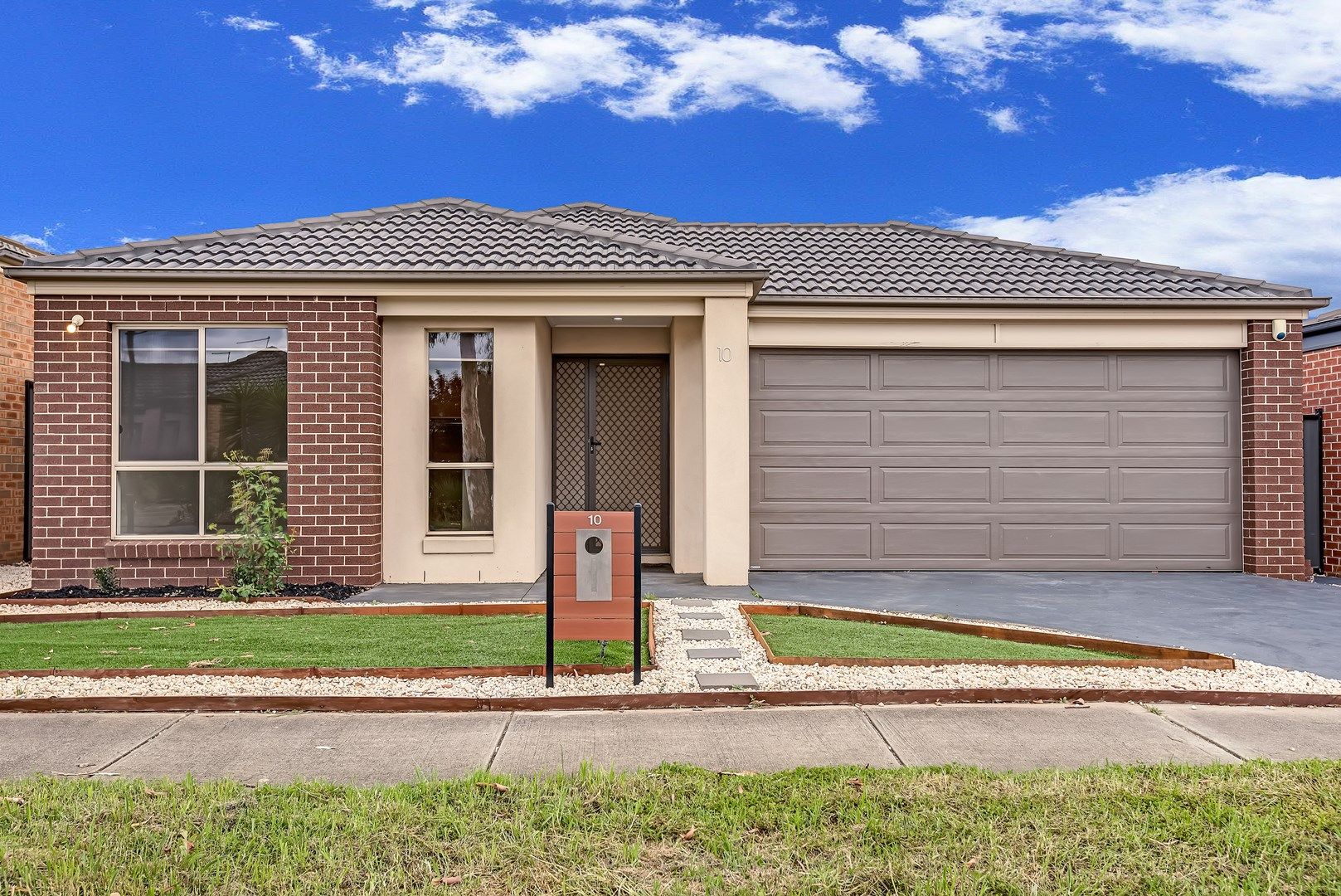 4 bedrooms House in 10 Kinnear Avenue TARNEIT VIC, 3029