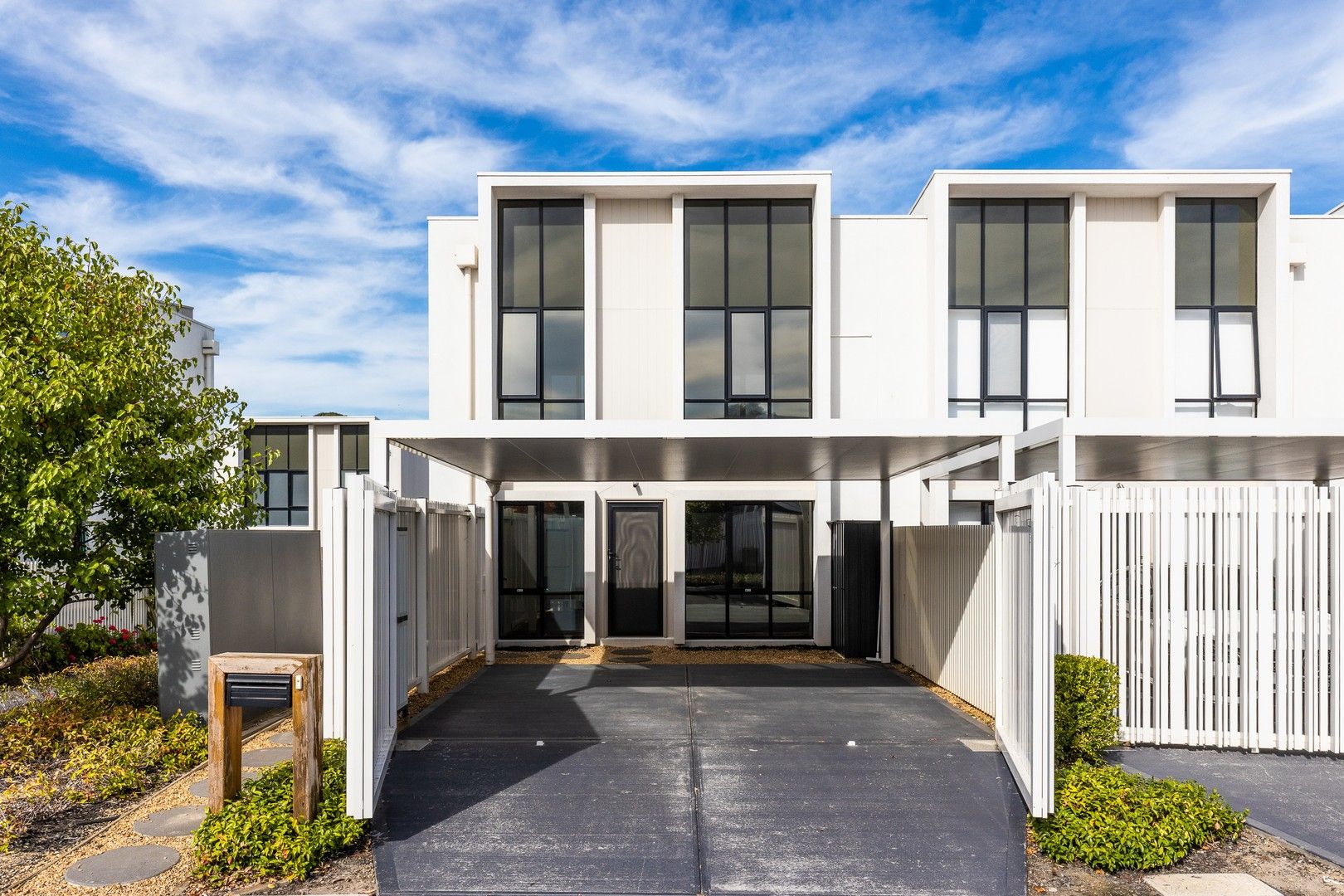 4 bedrooms Townhouse in 17 Rivulet Boulevard SPRINGVALE VIC, 3171