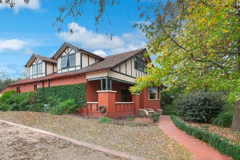 7 bedrooms House in 28 Poath Road HUGHESDALE VIC, 3166