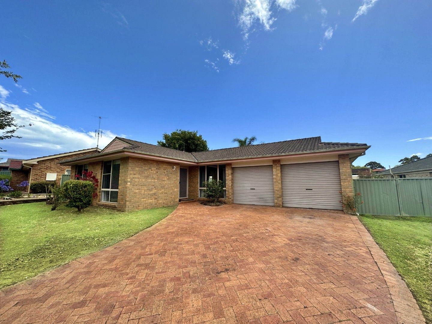 4 bedrooms House in 103 Gorokan Drive LAKE HAVEN NSW, 2263