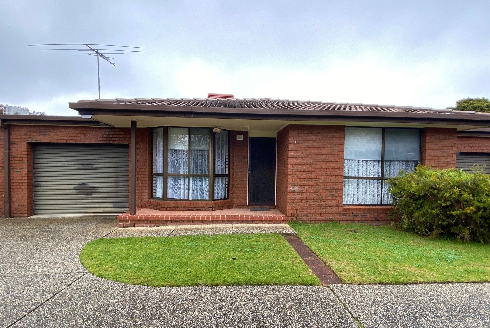 2 bedrooms Townhouse in 2/428 Kotthoff Street LAVINGTON NSW, 2641