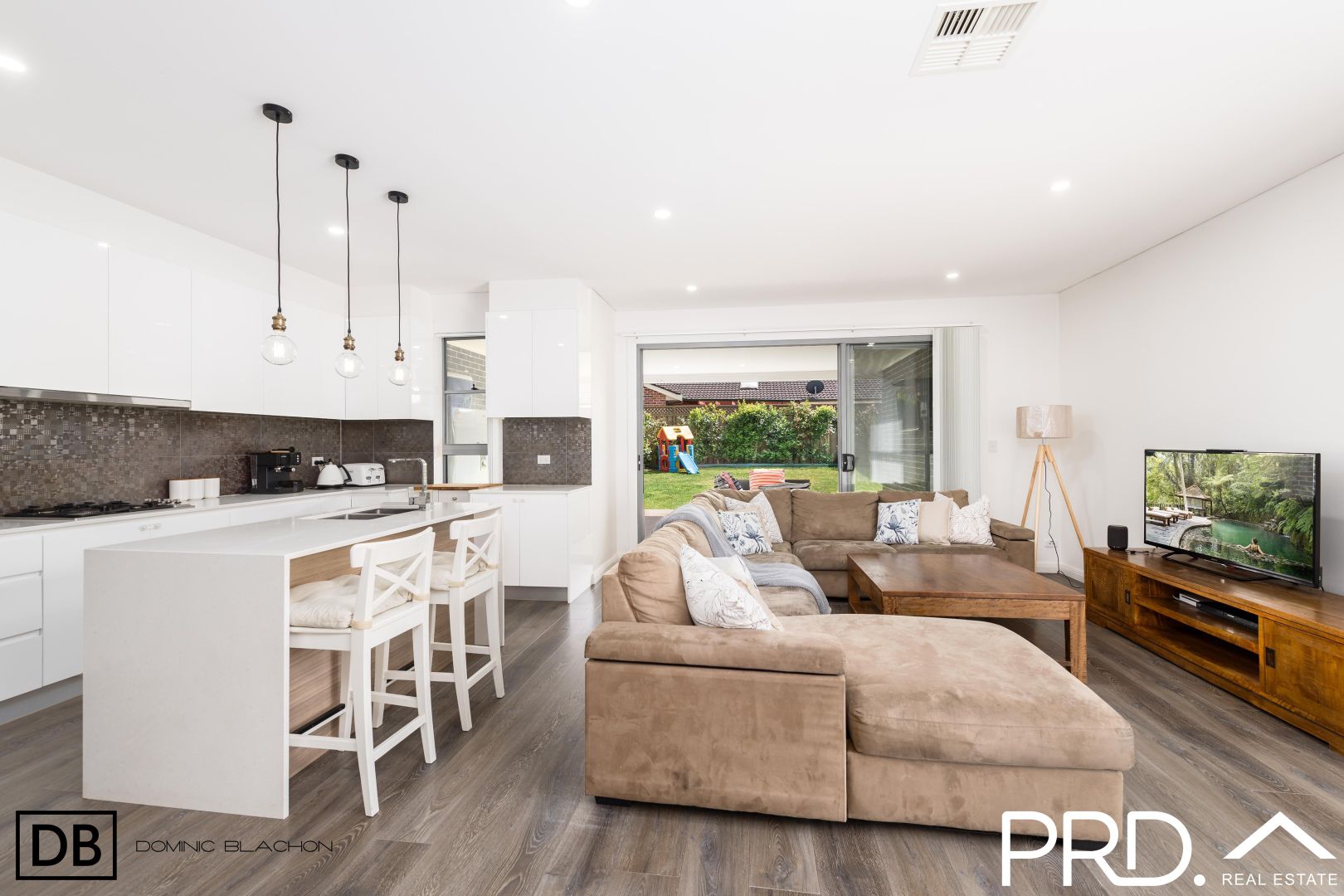 28 Parkview Avenue, Picnic Point NSW 2213, Image 1