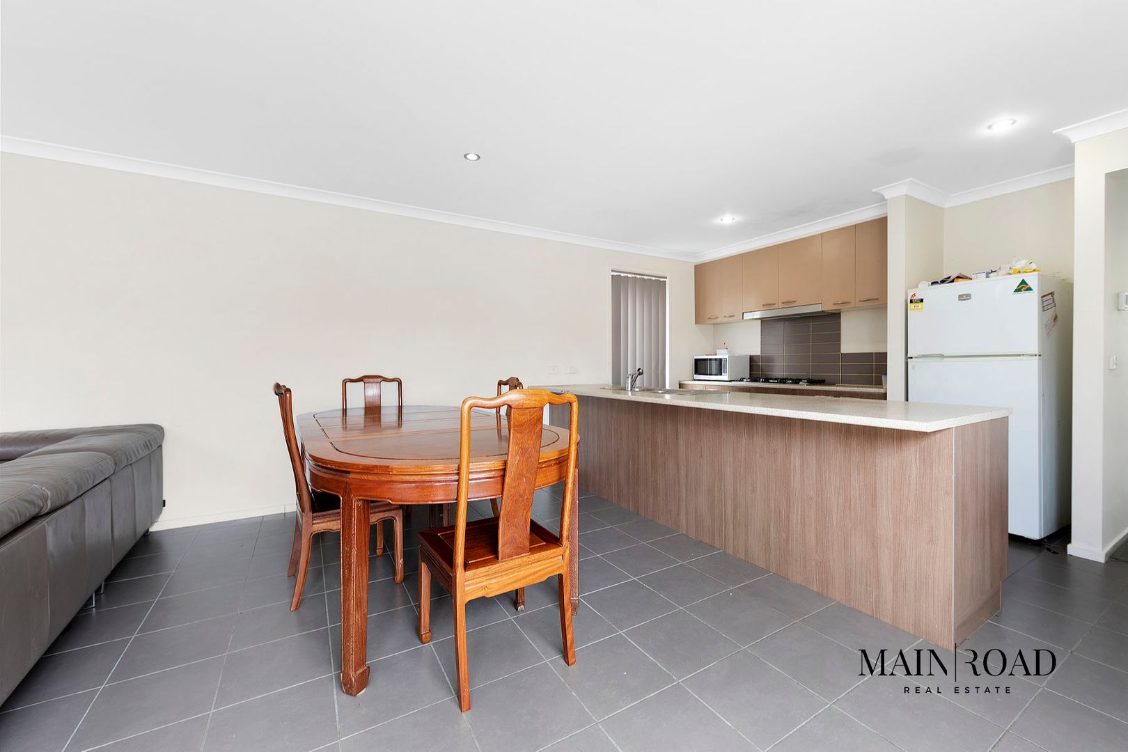 31 Red Box Crescent, Burnside Heights VIC 3023, Image 2
